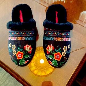 Johnny Was Black Floral Embroidered Slippers